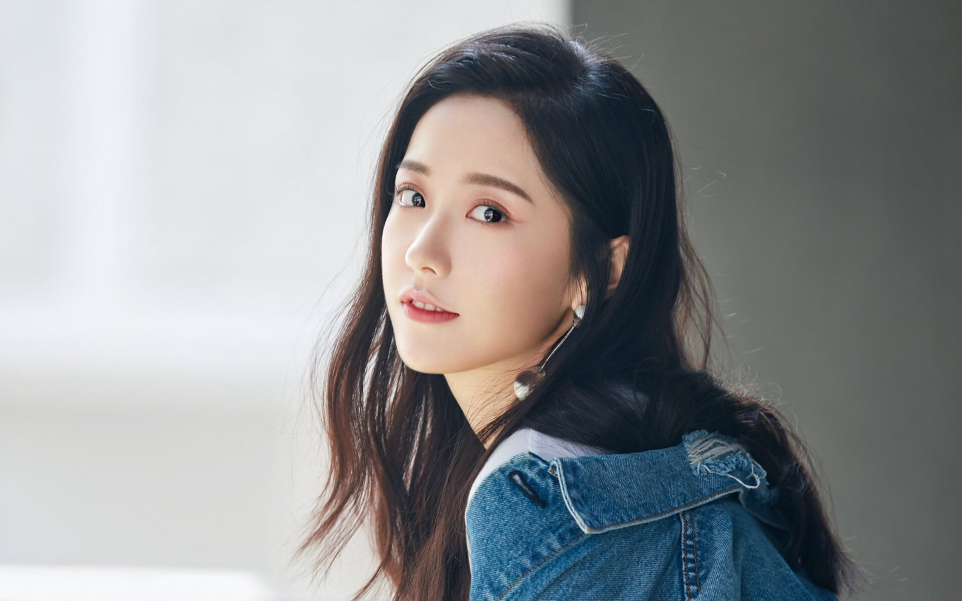 爱游戏官方-羽毛球高手激烈对抗赛场气氛紧张,羽毛球比赛心态怎么调整 第3张 爱游戏官方-羽毛球高手激烈对抗赛场气氛紧张,羽毛球比赛心态怎么调整 第3张